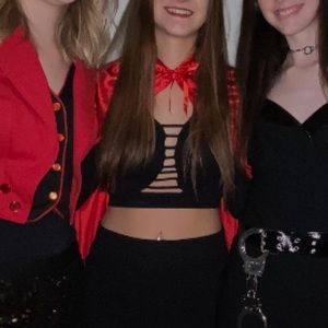 Black long sleeve crop top